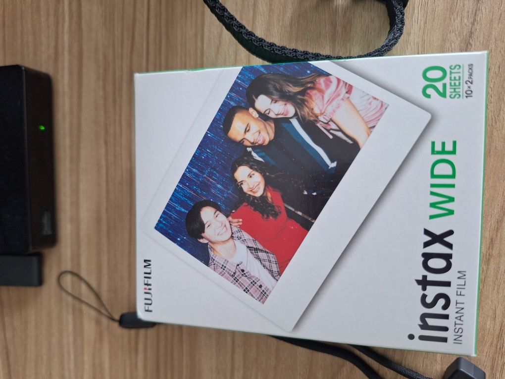Fujifilm Instax Wide 400 - практически нов