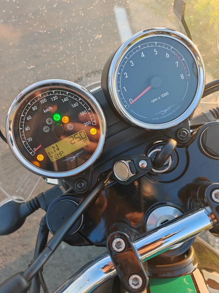 Vând Moto Guzzi V7 III Special , model 2017, ABS , ASR , cardan