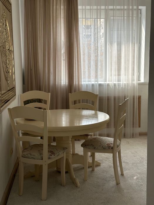 Продается стол и 6 стульев