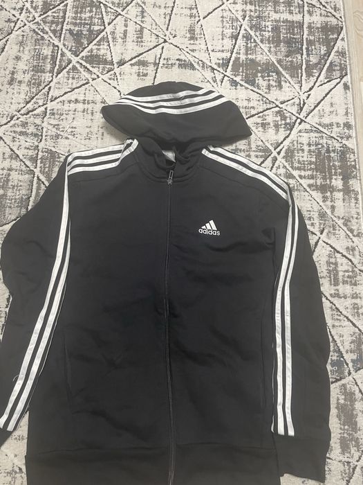 Adidas essential