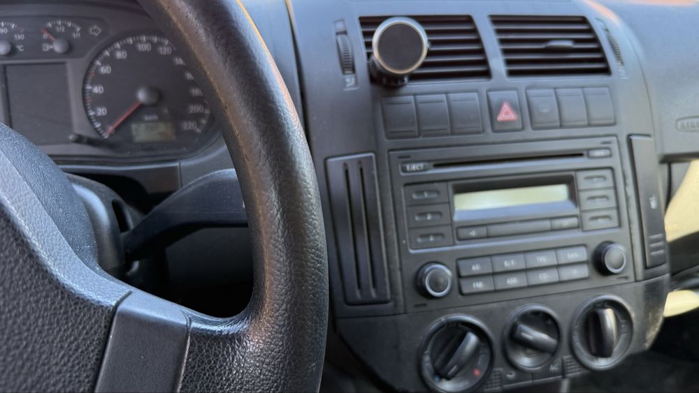 Vand Volkswagen Polo, benzina +GPL din fabrica