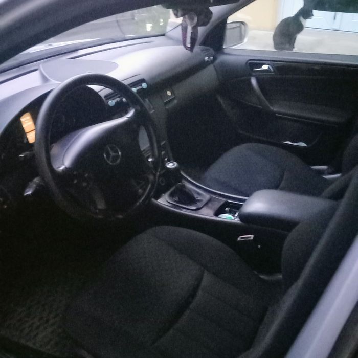 Vând Mercedes C220 CDI