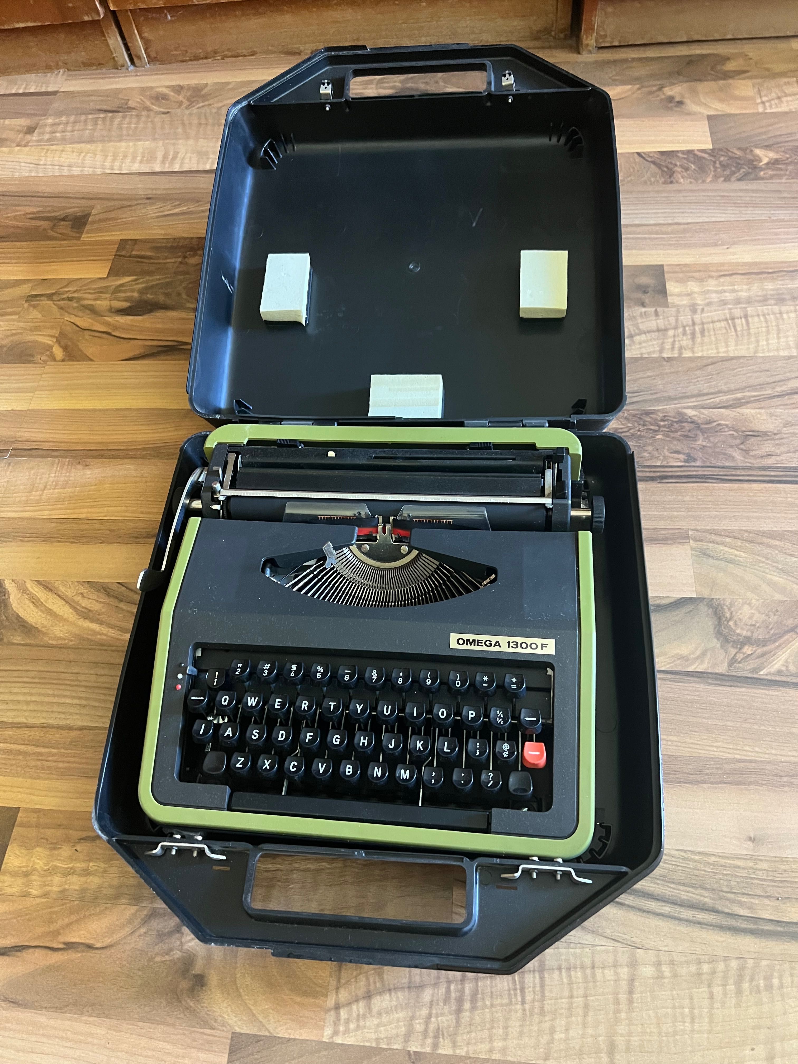 Продавам пишеща машина на латиница