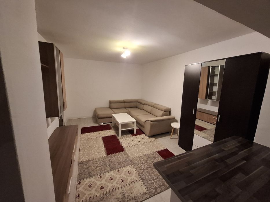 Garsonieră decomandată 34 mp, etaj 2/4, mobilată, utilată, centrală pr
