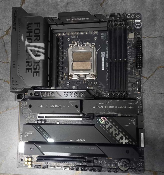 ASUS Rog Strix X870E-E Gaming AM5/DDR5/ATX/Wi-Fi