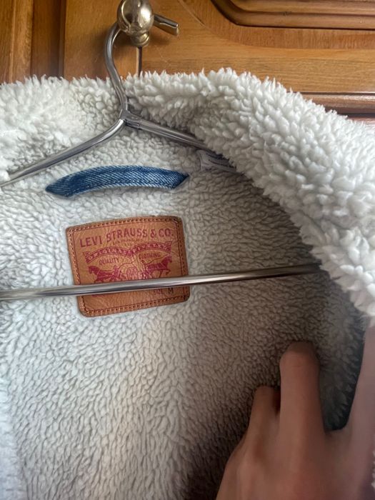 Geacă autentică de blugi Levi’s  îmblănită