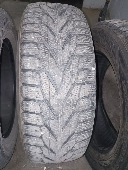 Продам комплект шин зимних б/у