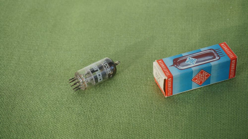 Tuburi electronice EC/ ECC/ EL/ ECL/EM/12AU7 NOS