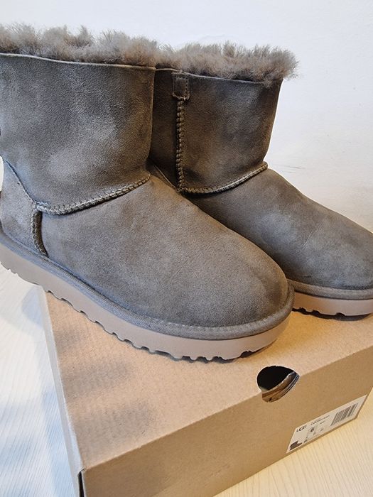 Vand Cizme dama UGG nr 37 , noi
