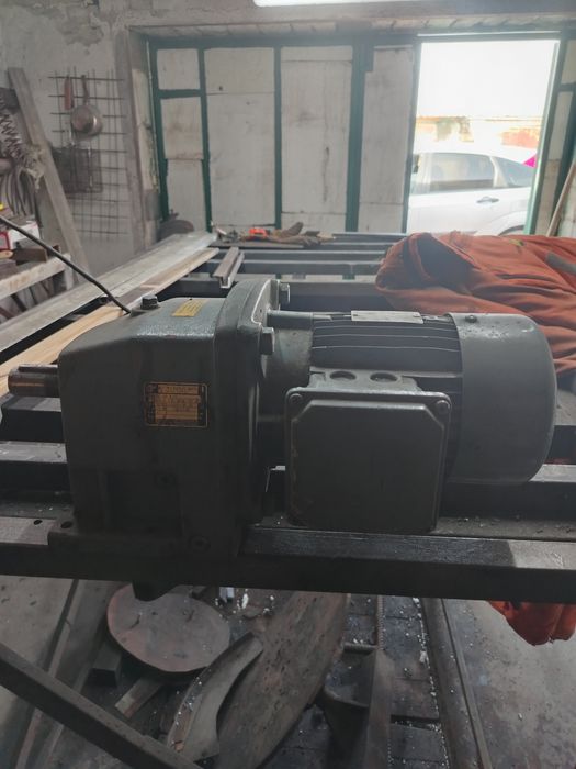 Мотор редуктор продам