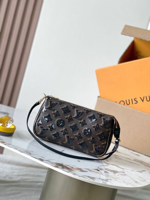 Geanta Louis Vuitton Pochette