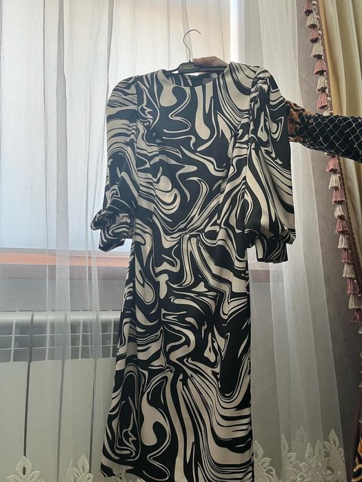 Жесткая платья продается