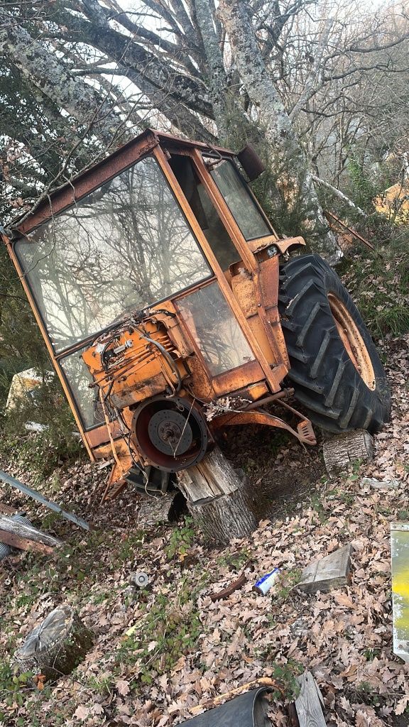 Dezmembrez tractor renault 651