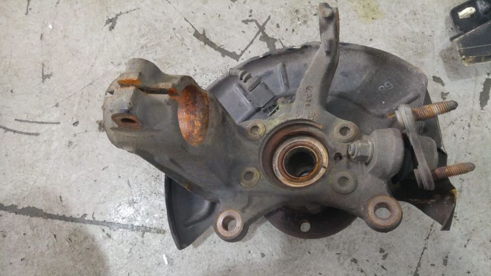 Fuzeta dreapta fata vw touran 1t 1.9 tdi