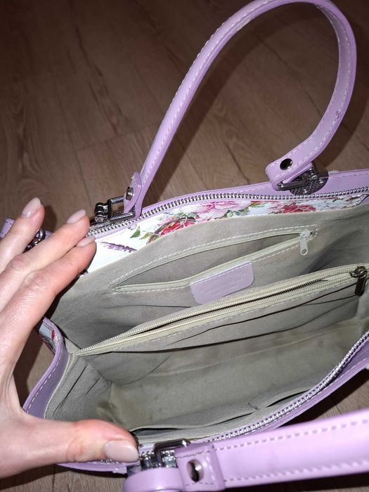 Опигинална дамска чанта есеттнвена кожа 60 лв.