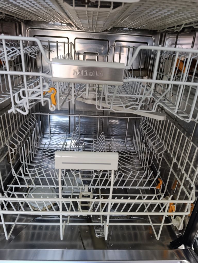 Съдомиялна Свободно стояща Miele