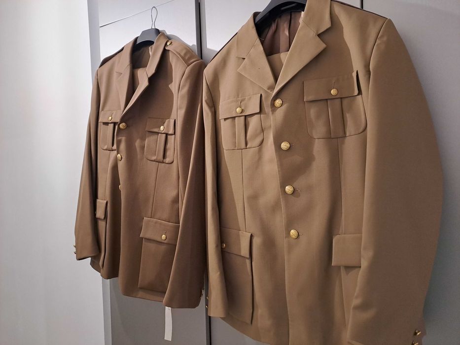 Costum cadre militare