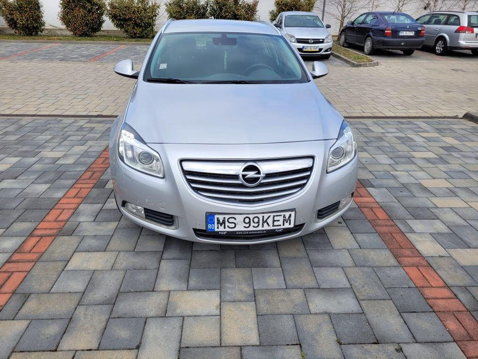 Vând Opel Insignia