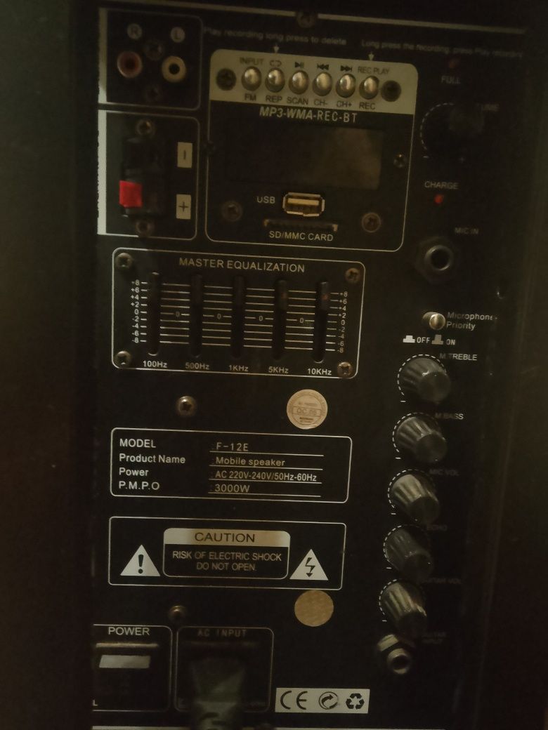 Продавам колона MBA модел F-12E 3000W