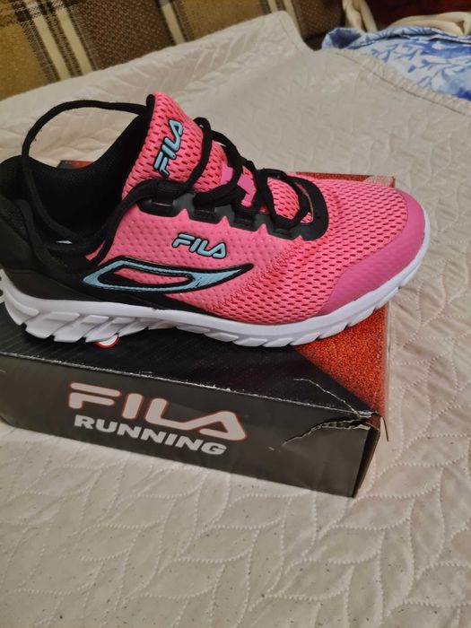 Adidasi Nike la cutie