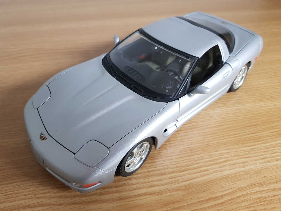 Macheta Chevrolet Corvette, 1997, scara 1/18, Burago