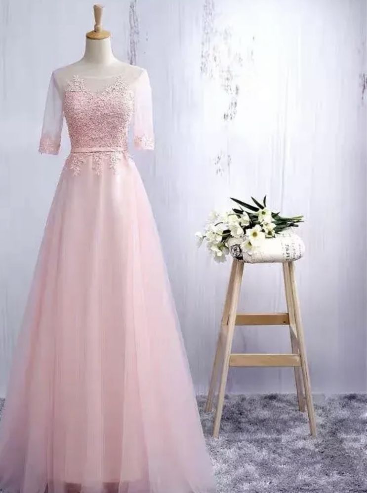 Нежное розовое платье