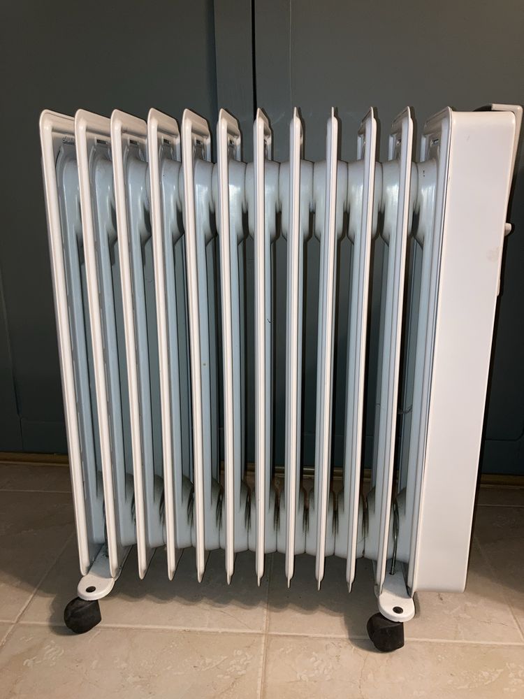 Маслен радиатор Whirlpool, 11 ребра, 2500W