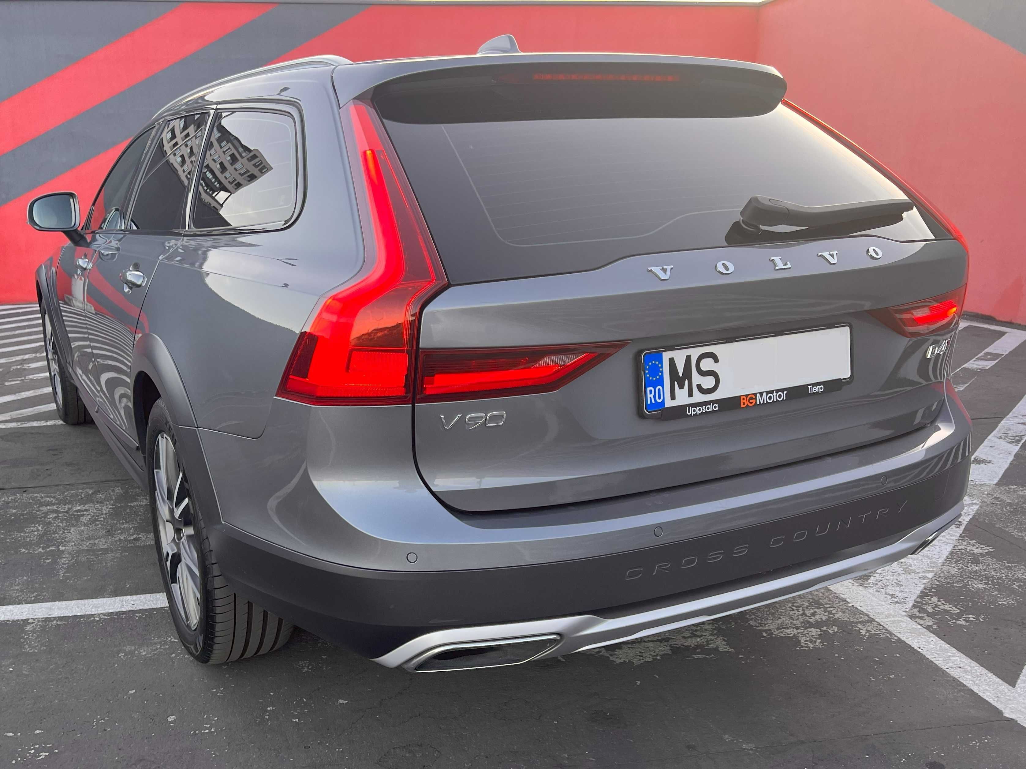 Volvo V90 Cross Country D4, 2.0 d, 190CP, AWD, 4x4, interior alb