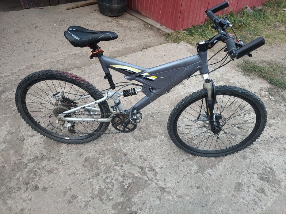 O bijuterie de bicicletă de vânzare