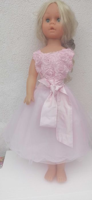 vand  papusa  78  cm  din  anii  80  lipsa o mana  250 lei