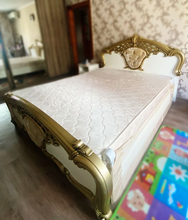 Срочно продам кровать и матрац