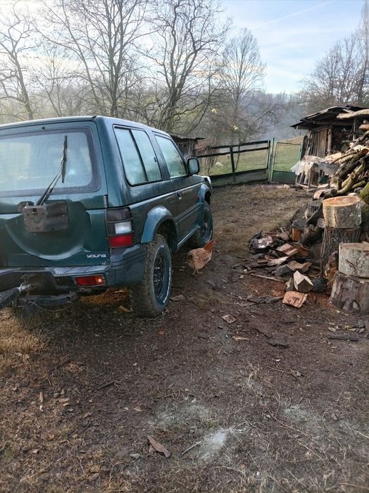 Vând pajero motor 2 5