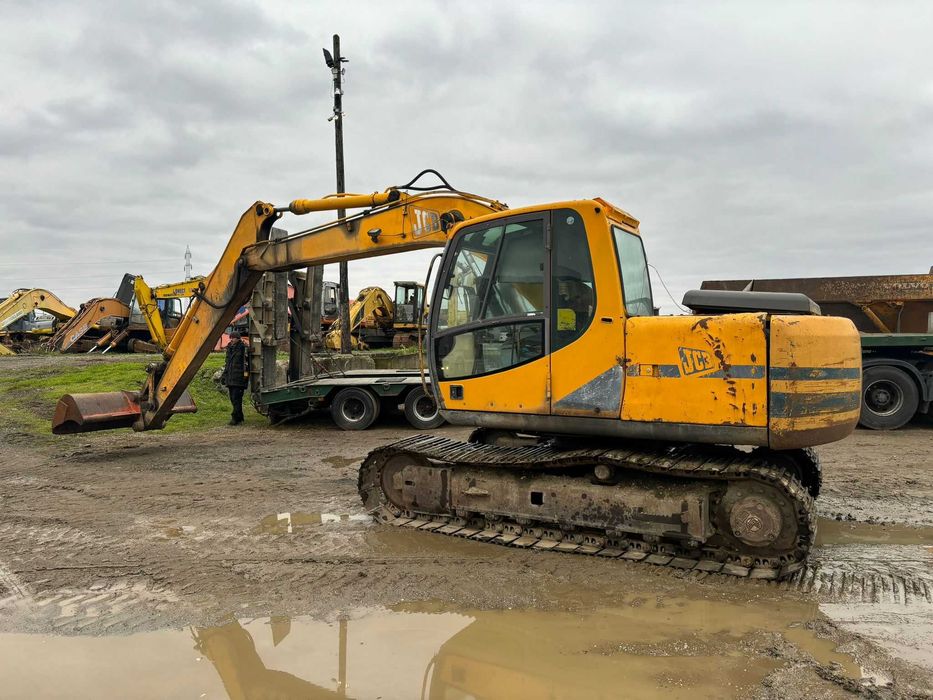 Dezmembrez excavator pe senile JCB JS 130 , 150