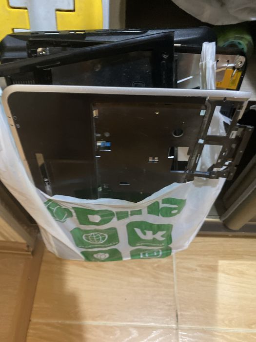 Детали старого ноутбука все на месте