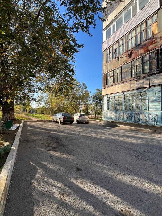 Продам 3-х, 1 эт. с балконом, 6 мкр. р-н Школы №10