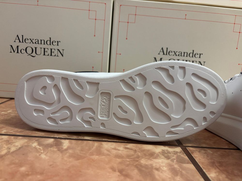 Alexander McQueen Epoxy (Black Lines)