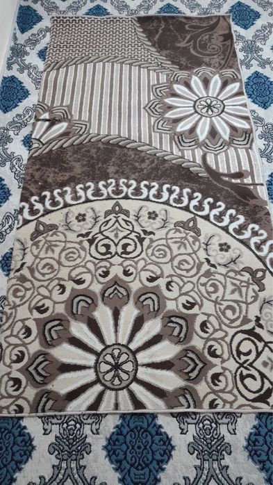 1ta Gilamni ortasidan qirqilgan