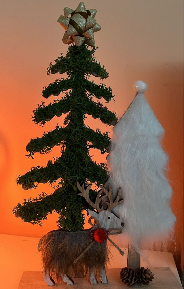 Коледна декорация елха със скандинавски мъх