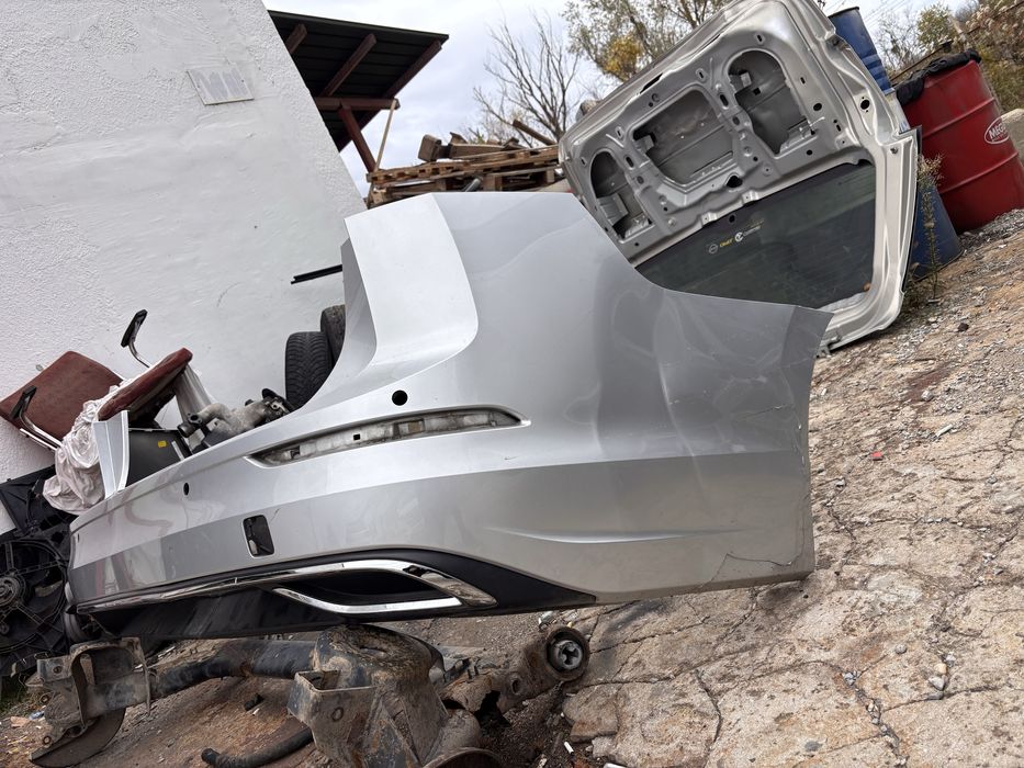 Задна броня с дифузьор голф 8 комби