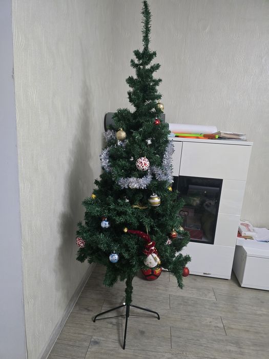 Елка новогодняя .