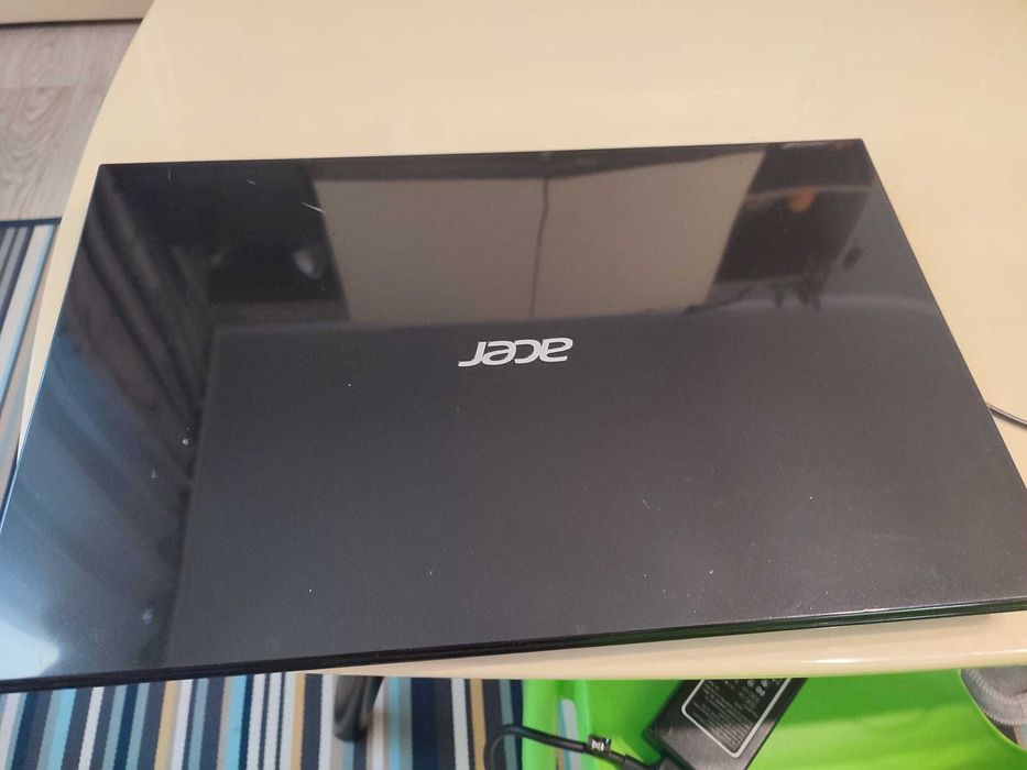 Laptop Acer 17" Intel 2020M