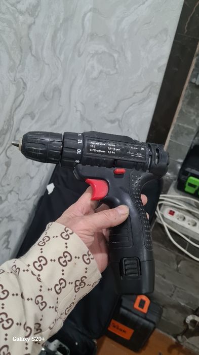 Дрель,  шуруповерт,