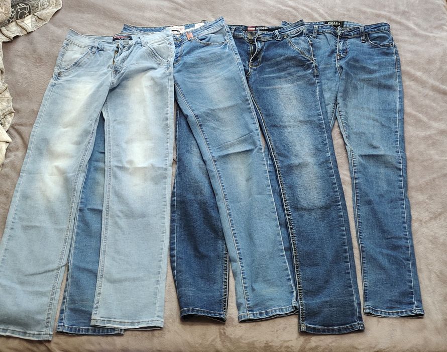Продам 4 пары джинс за 6 000