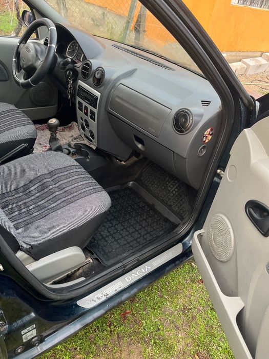 Vand Logan 2005 1.6 Benzina