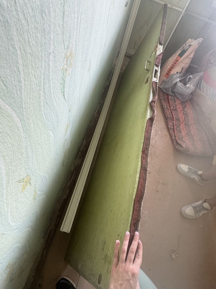 Отдам бесплатно деревянную дверь 2 м