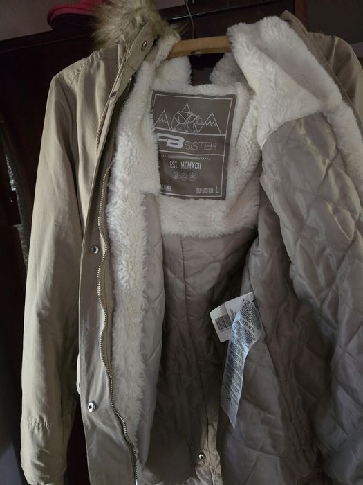 Haină chichila, cu piele și tricot la mâneci și glugă