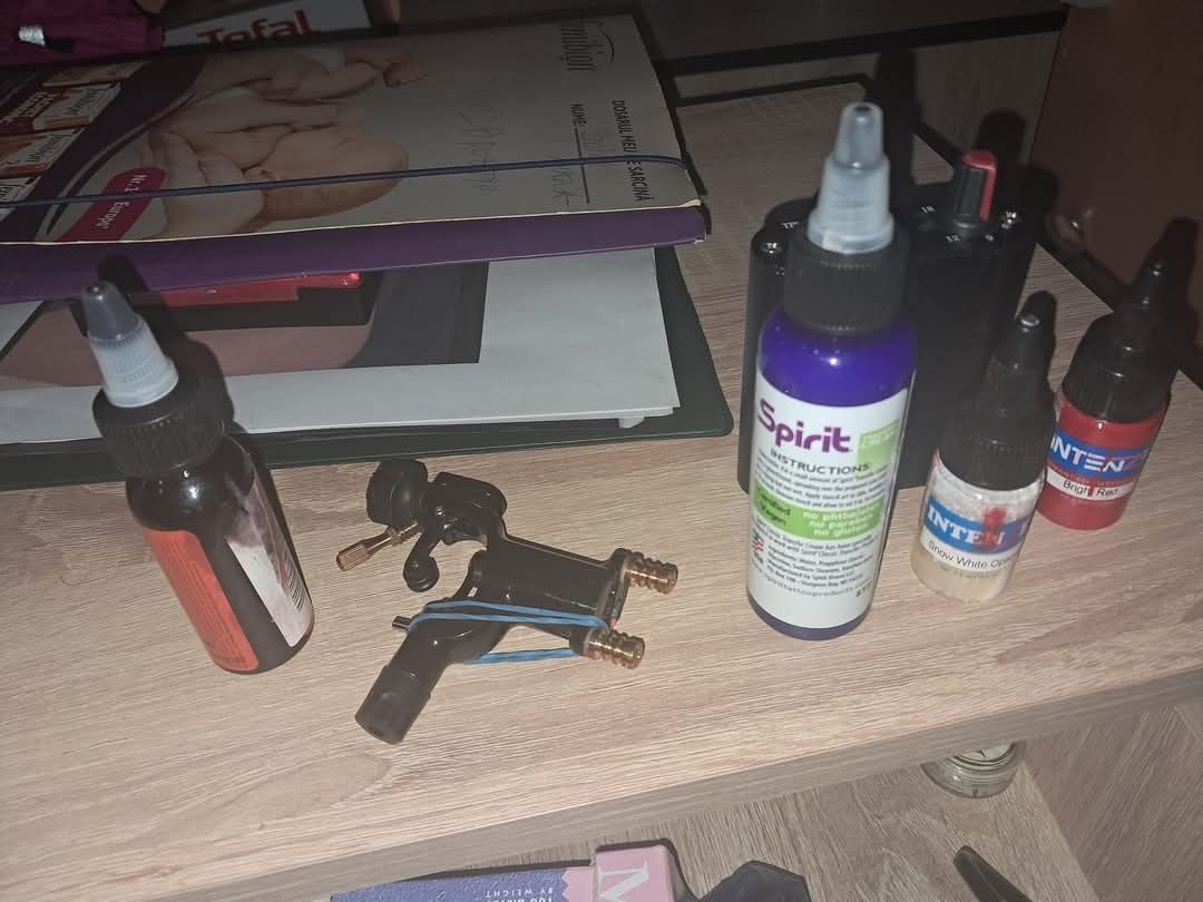 Vand kit tatuaje