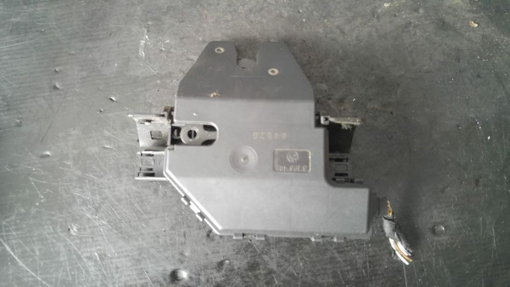 Broasca portbagaj haion bmw seria 3 e46 8196401