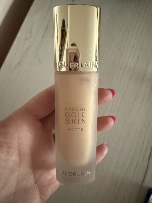 Фон дьо тен GUERLAIN Parure Gold Skin Matte Foundation