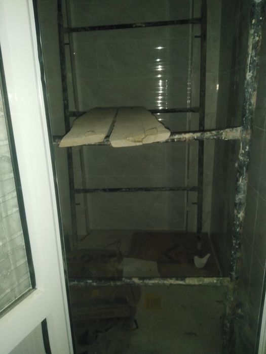 105000у.е Охунбобоев 1.9 сотик 4 хона 2 санузел 90% битган